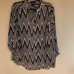 Style&co 3X 100% polyester black and white sleeve has a strap to wear up or down